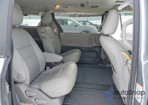 2015 Toyota Sienna Xle z USA, uszkodzony, nr VIN 5TDYK3DC1FS549540